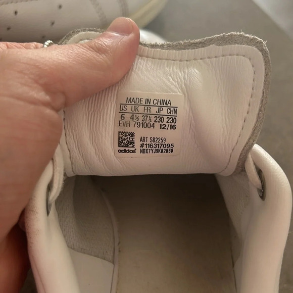 Adidas  Stan Smith Pantone & Cloud White - Picture 7 of 7